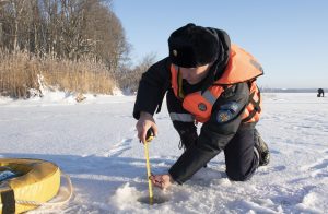 Тонкий лед: рыбакам и любителям зимнего отдыха стоит быть осторожнее
