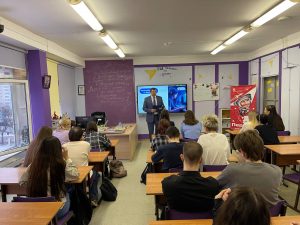 «Единая Россия» провела урок финансовой грамотности для школьников 7-11 классов