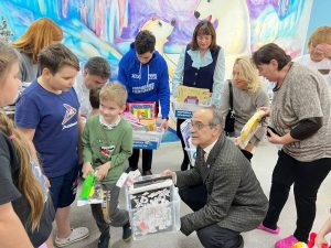 Сторонники и члены партии «Единая Россия» в Раменском провели акцию «Коробка храбрости»