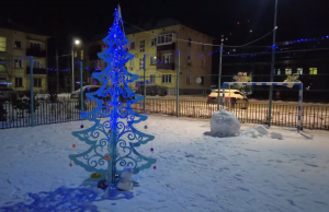 Раменские жильцы создали новогоднюю атмосферу во дворе