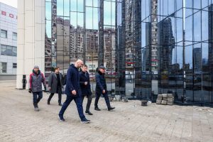 Глава Раменского округа Эдуард Малышев проинспектировал ход строительства ФОКа «Борисоглебский» на улице Махова