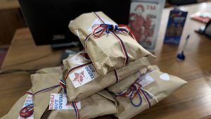 Члены и сторонники партии «Единая Россия» провели мастер-класс в рамках акции «Тепло для Героя»