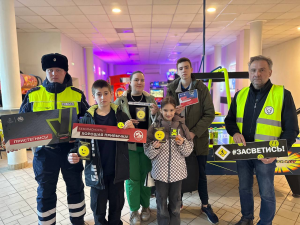 Сотрудники Госавтоинспекции и Рамавтодора провели серию профилактических бесед по БДД с детьми и их родителями