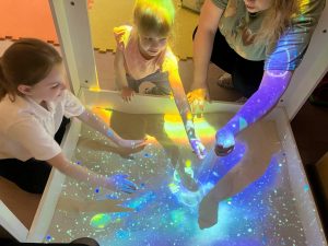 В Раменском используют инновационную песочницу для реабилитации детей