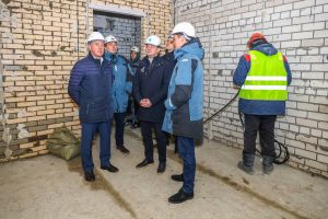 Секретарь местного отделения партии «Единая Россия» Эдуард Малышев проверил ход строительства нового детского сада на ул.Молодежной