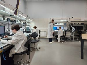 Школьники Раменского округа осваивают робототехнику на каникулах