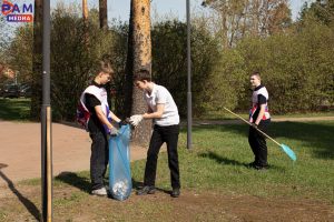 Раменские волонтеры навели порядок в сквере имени Х.Л.Харазии