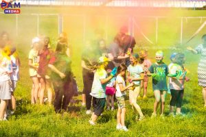 Фестиваль красок и пенная вечеринка на озере Гидра: присоединяйтесь к летнему празднику!