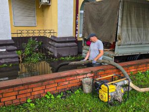 В Раменском округе сотрудники МБУ «Содержание и благоустройство» активно борются с последствиями непогоды.