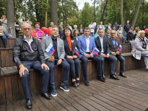 Депутат Мособлдумы Олег Жолобов поздравил раменчан с Днём Государственного флага РФ