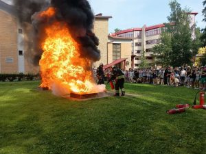 Урок пожарной безопасности провели в лагере «Дубки»