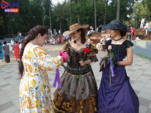 В Раменском парке состоялся традиционный ежегодный флешмоб женственности