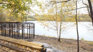 В Раменском парке ведутся работы по созданию современной набережной с несколькими зонами отдыха