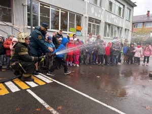 Сотрудники отдела надзорной деятельности и профилактической работы провели интерактивный урок по пожарной безопасности для воспитанников МДОУ №31, расположенного в живописном селе Софьино в Раменском округе.