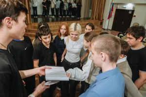 Молодежный театр «Первопроходцы» провел мастер-класс по импровизации в школе №4