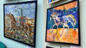 В ТИЦ «Раменское» открылась художественная выставка под названием «С Пегасом в Новый год!»