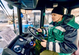 Более 6 тысяч дворников и 3,2 тысячи единиц коммунальной техники Подмосковья подключены к системе «Яндекс Вектор».