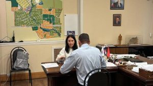 Директор МКУ «ТУ Кратово» Алексей Емельянов встретился с женой участника СВО