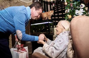 Глава Раменского округа поздравил с наступающими праздниками ветерана Великой Отечественной войны