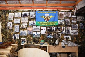 Выставка боевых трофеев и фотографий героев СВО открыта в Казанском храме Раменского