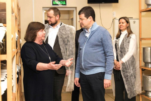 Глава округа Эдуард Малышев посетил производство медицинских пиявок в посёлке Удельная
