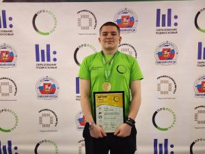 Студент Раменского колледжа стал лучшим в региональном чемпионате по сборке и управлению роботами 