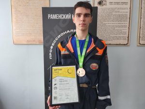 Студент Раменского колледжа стал победителем регионального этапа чемпионата «Профессионалы» по промышленному альпинизму
