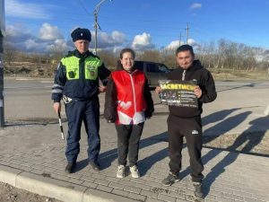 Сотрудники ДПС ГИБДД совместно с волонтерами ОДД «Юность» Раменского молодежного центра провели рейды по ПДД