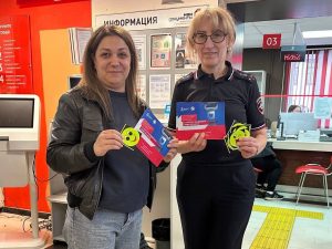 В Раменском МФЦ сотрудники ГАИ напомнили жителям о правилах безопасности на дорогах