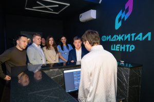 Глава Раменского округа Эдуард Малышев посетил первый в Подмосковье фиджитал-центр