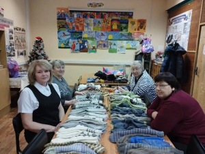 Жители пос. Рылеево Раменского округа и соседних деревень организовали волонтерскую группу «Вяжем солдатам»