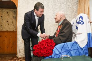 100-летний почётный гражданин Евгений Трофимович Нижник проголосовал в свой юбилей