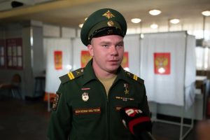 Герой не выбирает момент, когда проявить мужество – он просто делает то, что должен
