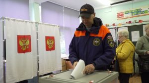 Свой голос на выборах отдали сотрудники Раменской службы спасения