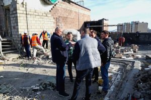 Восстановление пострадавшего от атаки БПЛА дома на Северном шоссе завершат до конца ноября